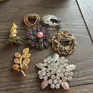 Vintage brooch lot